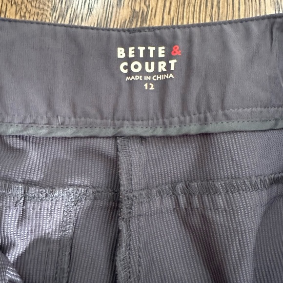 Dark taupe color size 12 shorts lightweight by Bette and Court. 3 pockets total. - Picture 6 of 6